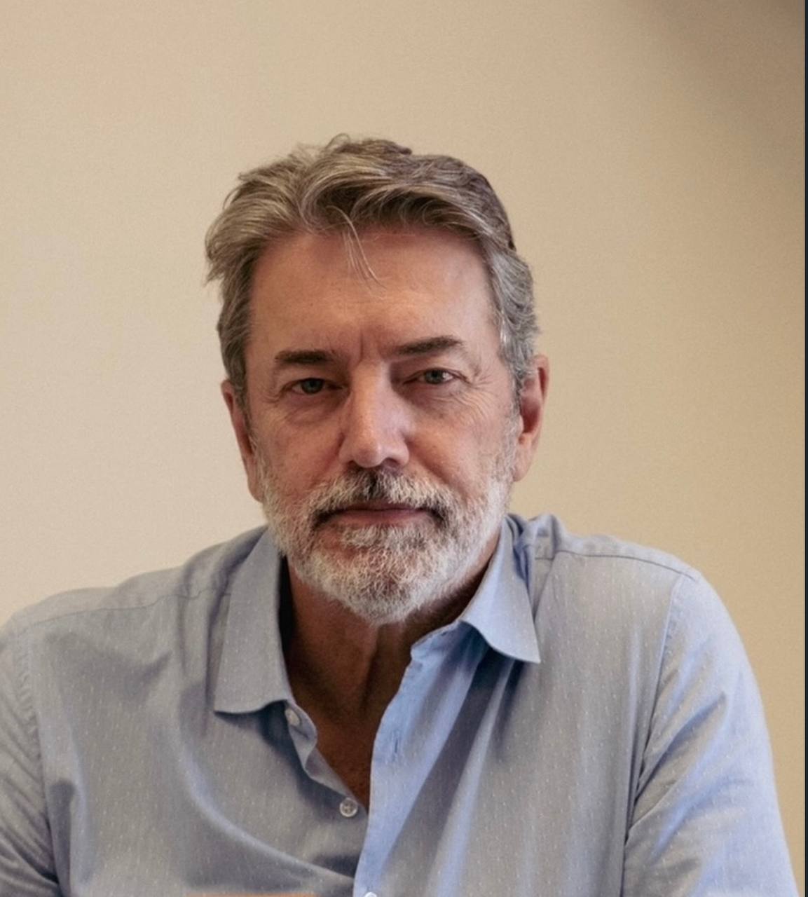 Professional portrait of Giovanni Peterson